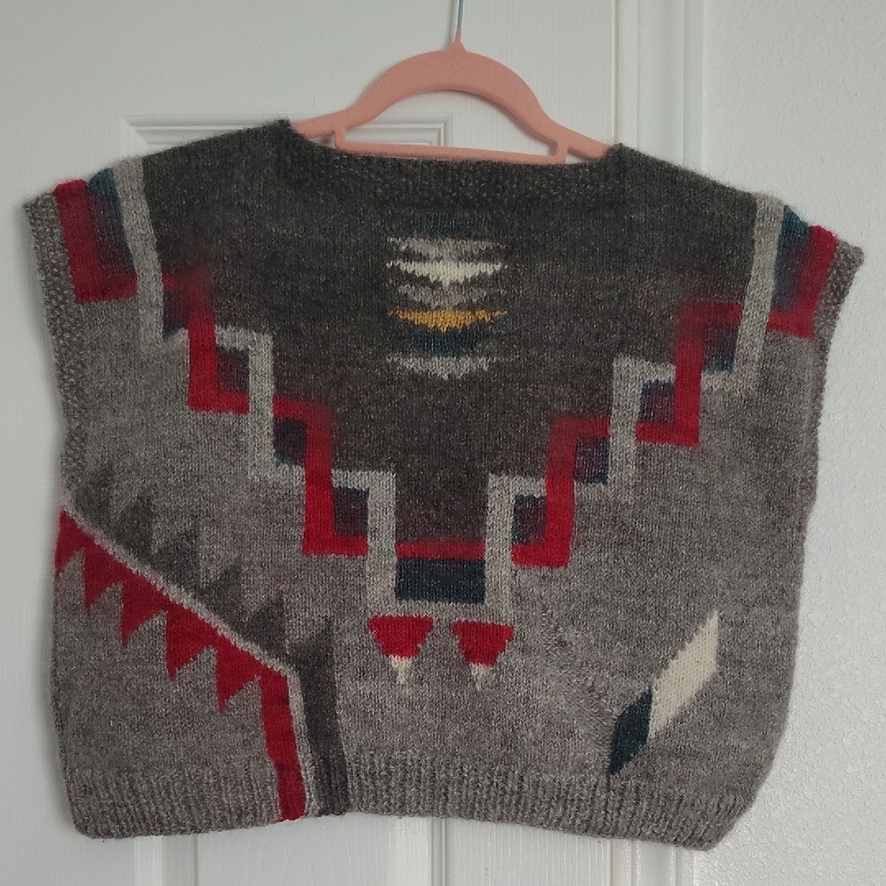 Geometric Patterned Gray Sweater - image 1